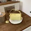 Bolsas femininas transfronteiriças 2026 outono inicial novo modelo simples versátil bolsa cilíndrica nicho moda bolsa de ombro transversal bolsa travesseiro