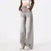 Jeans de tiro alto, cómodos y elegantes en color gris moca para mujer, perfectos para otoño. Estos pantalones de corte holgado y pierna ancha están diseñados para hacer que las figuras petite parezcan más altas y delgadas, y son lo suficientemente versátiles como para combinarse con muchos atuendos.