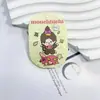 Etiqueta Pendente com Pequeno Design Oval em Relevo Estilo Chanel Impresso Frente e Verso para Chaveiros de Celular Artesanais DIY