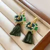 Nuevos pendientes de borlas antiguos chinos, estilo nacional, elegantes pendientes de falda con cara de caballo, accesorios vintage ligeros de lujo de alta gama Yiwu para mujer
