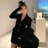 Traje Estilo Tweed para Mujer en Otoño e Invierno, Terciopelo, Chaqueta de Traje Moderna y de Alta Gama, Falda Elegante, Conjunto de Dos Piezas Puro Deseo que Ceñe la Cintura