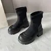 Pessoa baixa 2026 aumento de altura estilo britânico botas curtas novas retrô botas Martin femininas sola grossa salto grosso preto emagrecedor outono inverno