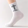 Calcetines de media pantorrilla para hombre, calcetines modernos en blanco y negro con diseño de estrella de cinco puntas y cruz, calcetines versátiles para pareja para hombres y mujeres, adecuados para comercio exterior y calcetines largos transfronterizos