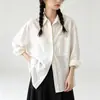 Camisa de color liso, sencilla, con cuello para mujer, nuevo estilo primavera/otoño 2026, casual, con bolsillos grandes, mangas largas y una caída fluida
