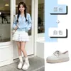 Zapatos blancos de piel de vaca de capa superior con suela de espuma, novedad otoño 2026 casual con suela gruesa para aumentar la altura, plantilla de piel de oveja de capa superior para mujer