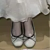 Primeiro Encontro: Sapatos de Ballet Franceses Aumentadores de Altura para Mulheres Baixinhas da Nova Temporada 2026, Bico Redondo Shallow- com Laço Inspirado na Chanel