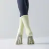 Calcetines de yoga de cinco dedos del fabricante original, calcetines antideslizantes de algodón hasta la pantorrilla, especializados para Pilates, disponibles para dropshipping