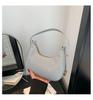 Bolsa de Axila Feminina Primavera e Verão Retrô Simples Moda Nicho Design Bolsa de Ombro Feminina High-end Portátil Bolsa Lua Crescente