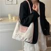2025 Nova Bolsa Transversal Grande Capacidade Fofa e Doce Feminina Exquisite Bolsa Tote para o Trabalho Moda Primavera e Verão Pequena Bolsa de Ombro