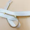 Bolso Cartera Clutch Pequeño en Stock con Cremallera de Extremo Cerrado de 20 cm en Color Blanco Decolorado con Latón No. 3 Cremallera de Metal