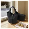 Bolso de Mujer de Diseño de Nicho con Patrón de Lichi, Bolso de Mano de Color Sólido, Nuevo Modelo 2026, Bolso Cubo Casual Simple para Mujer