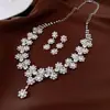 Conjunto de colar e brincos de flor de diamante para Europa e Estados Unidos temperamento de luxo leve corrente para clavícula joias de alto padrão conjunto de joias joias atacado