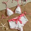 2026 Nuevo Llegada Calzones de Bikini Estilo Dulce y Femenino con Ribete de Cuadros Rojos y Blancos de Cintura Alta
