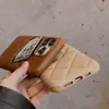 Funda de teléfono móvil color Maillard estilo Chanel para 15Pro max/14pro compatible con iPhone13pro cuero tarjeta