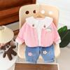 Vestido otoñal de estilo extranjero para niña pequeña una generación de 2023 Primavera y Otoño nuevo cárdigan suéter de manga larga para bebé niña conjunto de tres piezas moda