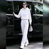 Traje deportivo para mujer extremadamente elegante 2026 estilo coreano conjunto completo otoño e invierno, sudadera con forro de polar blanco conjunto de dos piezas