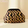 Amazon Especializada em Bolsas de Tricô Listradas, Versáteis para o Dia a Dia, Bolsa de Maquiagem com Armazenamento tipo Clipe Tecido com Grande Capacidade