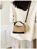 Bolso de mano tejido a rayas para mujer, nuevo de moda verano 2026, colorblock, bolso de hombro cruzado para vacaciones en la playa