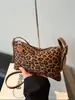 Bolso Pequeño con Estampado de Leopardo de Comercio Exterior para Mujer 2025 Nuevo de Moda Tendencia Gamuza Bolso Dumpling Otoño e Invierno Retro Bolso de Hombro Único Cruzado