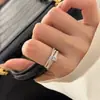 Design sentindo três círculos ao redor do anel de zircônia feminino nicho personalidade única moda temperamento tendência anel versátil anel anel