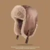 Chapéu de aviador com forro de fleece para o inverno para homens, à prova de vento e quente para atividades ao ar livre, com proteção para as orelhas, couro e pele integrados, chapéu de ciclismo espesso para mulheres