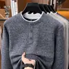 Nueva sudadera de manga larga para hombre de otoño, moderna, casual, cuello redondo, imitación de dos piezas, tejido de lana, camiseta base, suéter