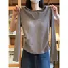 Camiseta de manga larga con cuello en V de algodón puro para mujer, nueva colección de otoño 2026, corte de hombro regular, estiliza, elegante y perfecta como capa interior o top básico.