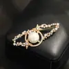 Broche Pérola Estrela e Lua Luxo Leve Zircônia Cravejada Strass Pinos de Lapela Feminino de Alta Qualidade Acessório para Casaco Venda por Atacado