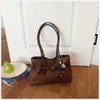 Bolsos de mano para mujer transfronterizos, nueva colección de otoño 2026, bolso de hombro de nicho de lujo ligero de alta gama, gran capacidad para el trabajo y los desplazamientos