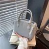 Bolsa de mão de alta qualidade com estampa de leopardo para mulheres, novo estilo coreano moderno de 2026, bolsa de ombro versátil e elegante, bolsa transversal, bolsa tipo balde