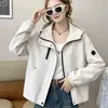 Chaqueta corta con capucha para mujer, estilo coreano de otoño, corte holgado para figuras petite, chaqueta de trabajo casual con cremallera, ropa para mujer