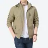 Chaqueta de Exterior para Primavera y Otoño para Hombre Chaqueta de Longitud Media Multibolsillo Chaqueta Casual Holgada Ropa de Trabajo con Gorro 8896