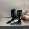 Botas de Cano Curto de Couro com Salto Bloco Apontado Estilo Retrô Coreano Femininas 2026 Outono/Inverno Novas Botas para Calça Afinando o Corpo com Temperamento