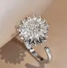 Collar giratorio de acero de titanio con girasol, una pieza de joyería de alta gama lujosa y versátil, con un diseño giratorio de trébol de cuatro hojas para la buena suerte