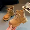 Botas para Niños Botas Martin para Niños 2026 Otoño/Invierno Nuevo Desfile de Moda Botas Cortas de Moda Botas Amarillas Grandes para Niños al Aire Libre Medianas/Grandes