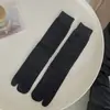 Meias de Dois Dedos para Mulheres, Estilo Japonês, Cor Sólida Simples, Listras Verticais, Meias de Cano Médio com Dedos Separados, Meias para Chinelo