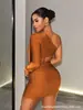 Vestido bodycon feminino transfronteiriço 2026 novo europeu e americano, cor sólida elegante, revelador da cintura assimétrico, manga longa, franzido