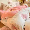 Juego de Cuatro Piezas de Terciopelo de Copo de Nieve Invierno Engrosado Cálido Coral Fleece Doble Cara Polar Funda Nórdica 3D Tridimensional Dibujos Animados Leche Terciopelo Venta al por Mayor