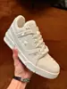 Zapatillas blancas para hombre, zapatillas deportivas de moda con suelas gruesas, que aumentan la altura, versátiles, zapatos casuales modernos para parejas, zapatos de mujer