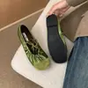 Zapatos de abuela de estilo coreano, punta cuadrada, bloques de color, plisados, suela blanda, para mujer, nueva moda de verano, cómodos, correa elástica, zapatos de un solo color bajos