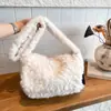 Bolso de Felpa Retro para Mujer 2026 Otoño Invierno Nuevo Versátil para Viajes Diarios Bolso Tote Gran Capacidad Hombro Cruzado Bolso Peludo
