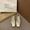 Zapatos pequeños de cuero de verano tacón grueso zapatos de vestir para mujer sin cordones lazo punta cuadrada corte bajo versión francesa coreana nuevo 2026 lunares
