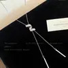 Colar Exquisito Versátil para Mulheres Nicho Luxo Leve Sensação de Alto Padrão Temperamento Corrente de Clavícula Fashionable Estilo Novo Longo Acessórios