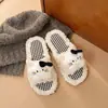 Pantuflas de felpa para mujer sin cordones, lindas pantuflas de algodón a cuadros, de dibujos animados peludas, suela suave, diseño de estrella 2026 para uso en casa en otoño e invierno