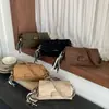 Bolso de Hombro Único de Diseño de Nicho para Mujer 2026 Otoño Nuevo Estilo Retro Gamuza Moda Bolso Cruzado Pequeño Cuadrado para Viajes
