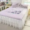 Nuevo Estilo Princesa de Verano Juego de Tres Piezas de Colchoneta Suave de Látex Engrosada Colchoneta de Seda Helada Lavable a Máquina Colchoneta Estilo Falda de Cama