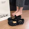 Colección de otoño 2026: Zapatos planos de lunares estilo coreano para mujer, que aumentan la altura, versátiles y modernos, con suelas suaves y cierres de velcro, zapatos Mary Jane de punta poco profunda