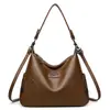 Bolso Transfronterizo de Piel Suave para Mujer de Mediana Edad, Bolso de Mamá, Nuevo Modelo 2026, Bolso de Hombro Simple y Elegante, Bolso Cruzado de Gran Capacidad para Viajes Diarios