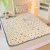 2026 Nueva Clase A Leche Polar Estampado Burbujas Colchón Sábana Acolchada Cubre Cama Juego de Tres Piezas