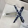 Coreia do Sul Presilha de Cabelo Elegante com Laço Floral e Pérola Clip Bico de Pato Vazado Clip Lateral para Franja Acessórios de Cabelo Feminino Atacado